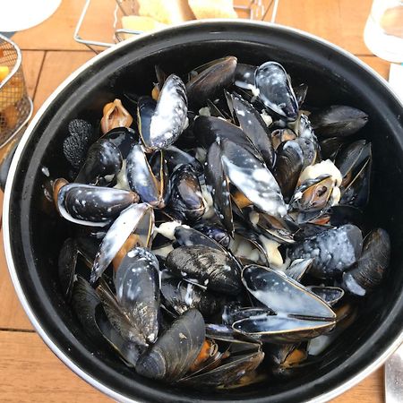 Bleu Sale - F2 Courseulles Avec Balcon Courseulles-sur-Mer Exterior foto