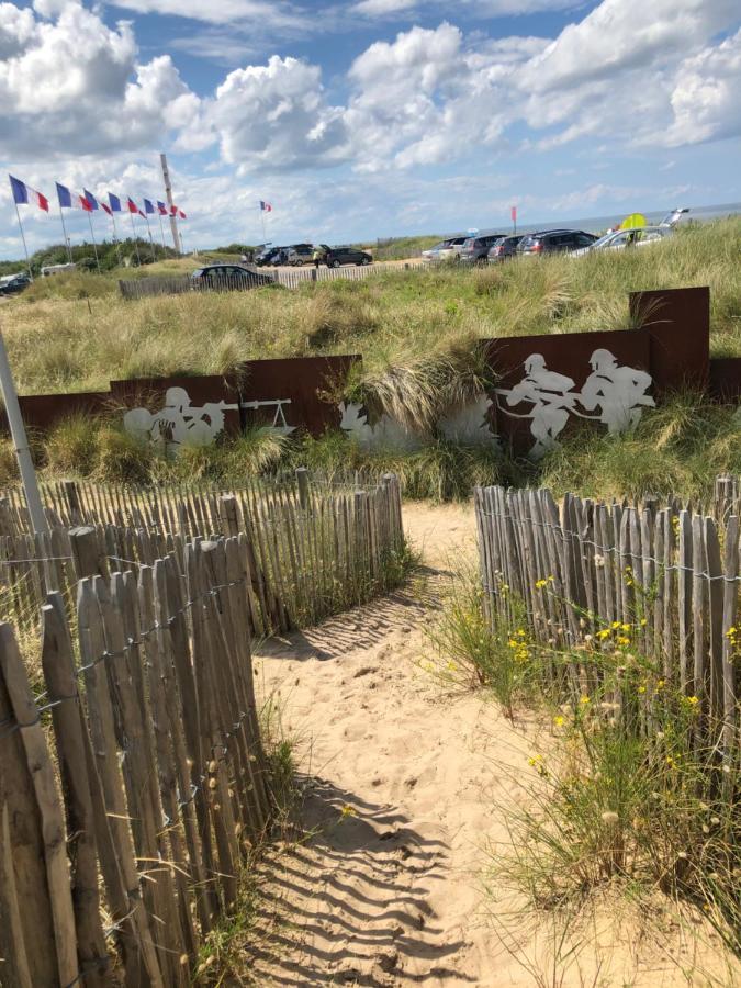 Bleu Sale - F2 Courseulles Avec Balcon Courseulles-sur-Mer Exterior foto