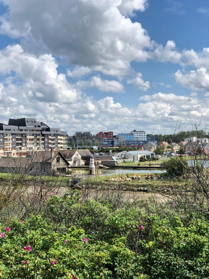 Bleu Sale - F2 Courseulles Avec Balcon Courseulles-sur-Mer Exterior foto