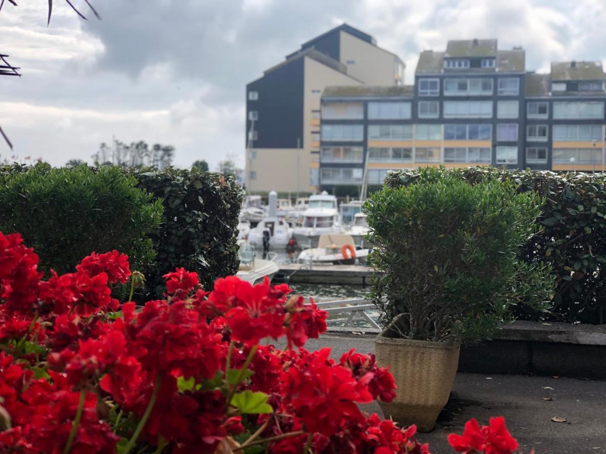 Bleu Sale - F2 Courseulles Avec Balcon Courseulles-sur-Mer Exterior foto